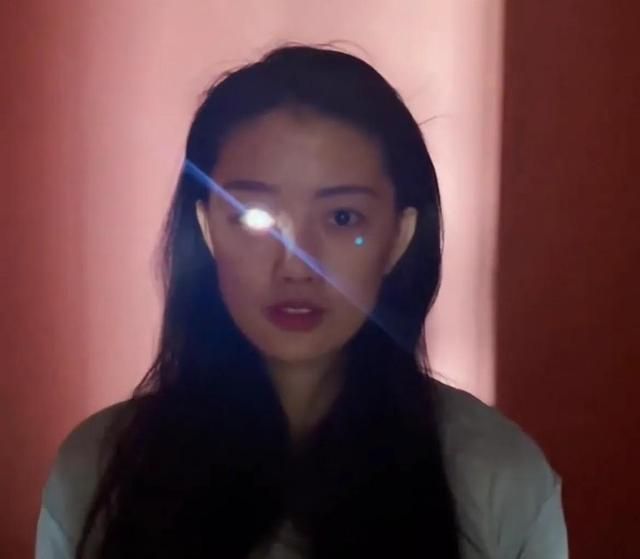 90后女孩失去右眼自学成为义眼师