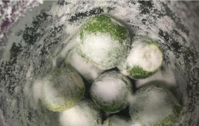 咸柠檬来了！一年的柠檬还苦，基本腌两年以上再吃，口感才好食！