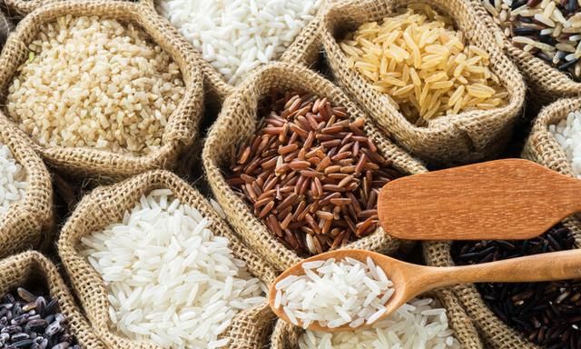 发黄的大米是“毒大米”，不仅有害还致癌？吃米饭不妨牢记4点
