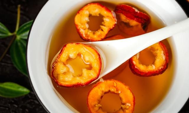 山楂泡水有什么功效(山楂黄芪泡水的功效)图3