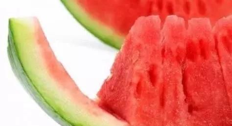 西瓜皮可千万别扔！泡茶、煮汤，史上最全15大吃法，10种养生功效