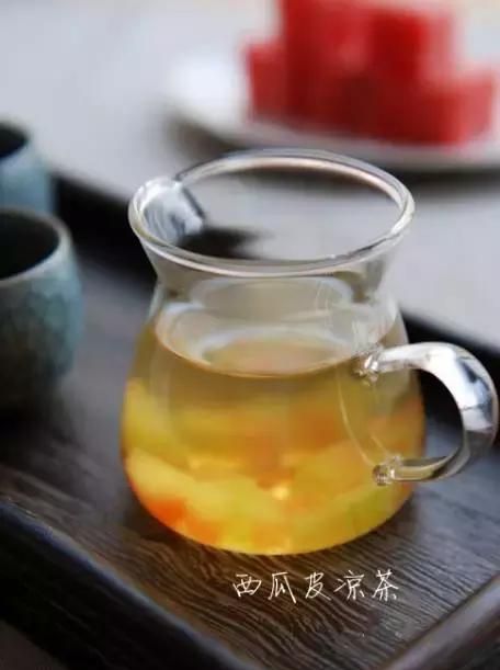 西瓜皮可千万别扔！泡茶、煮汤，史上最全15大吃法，10种养生功效