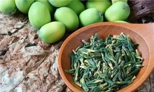 「吃货涨姿势」莲子心太苦？用来泡茶太美味了！还能防治失眠，夏日消暑静心必备！