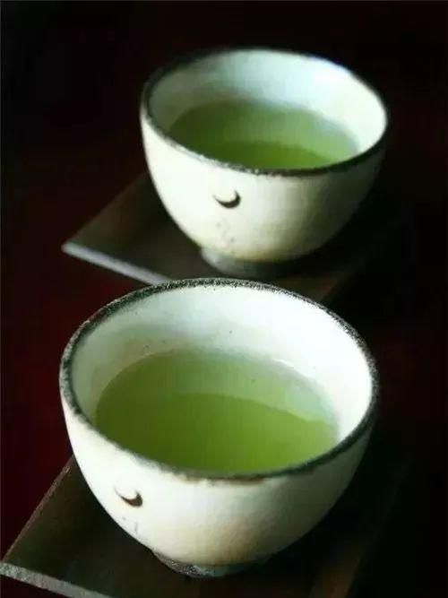 「吃货涨姿势」莲子心太苦？用来泡茶太美味了！还能防治失眠，夏日消暑静心必备！