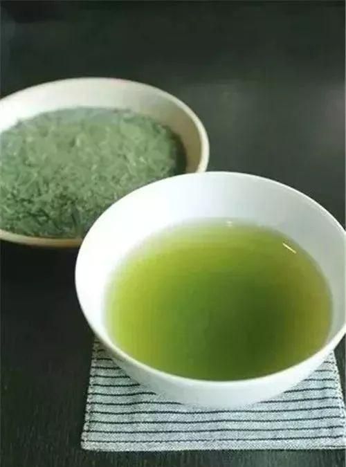 「吃货涨姿势」莲子心太苦？用来泡茶太美味了！还能防治失眠，夏日消暑静心必备！