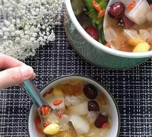 「吃货涨姿势」莲子心太苦？用来泡茶太美味了！还能防治失眠，夏日消暑静心必备！