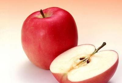 炖苹果对身体有坏处吗,早上吃煮苹果对身体的好处和坏处图1