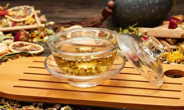 春天喝花茶好还是喝青茶好呢(春天适合喝生茶还是熟茶)图2
