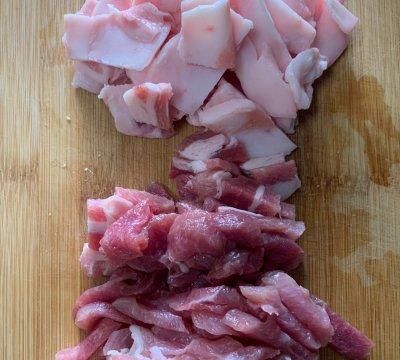 大厨教你这么做肉丝蒜薹，分分钟就可以学会