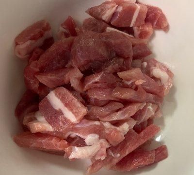 大厨教你这么做肉丝蒜薹，分分钟就可以学会