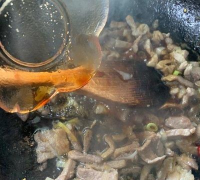 大厨教你这么做肉丝蒜薹，分分钟就可以学会