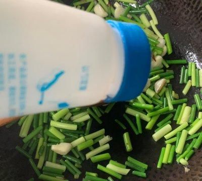 大厨教你这么做肉丝蒜薹，分分钟就可以学会