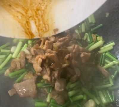 大厨教你这么做肉丝蒜薹，分分钟就可以学会