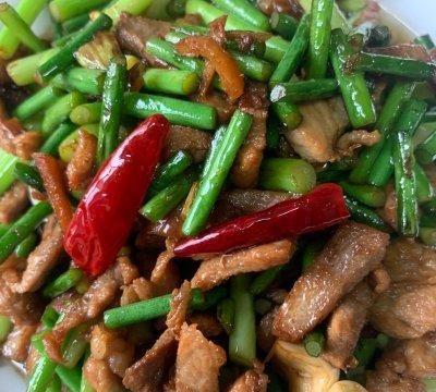 大厨教你这么做肉丝蒜薹，分分钟就可以学会