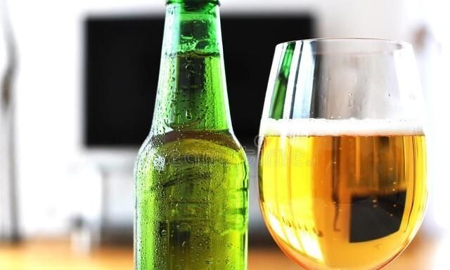 每天喝一瓶啤酒，身体会怎样？研究发现：可使大脑提前衰老两年