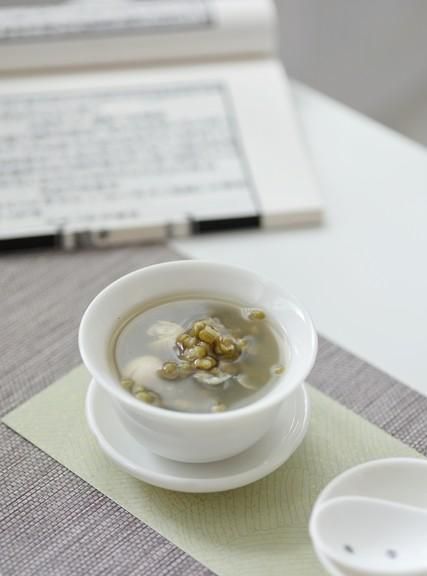 【清心润肺】百合绿豆汤，清甜可口，润肺清心，舒缓疲劳！
