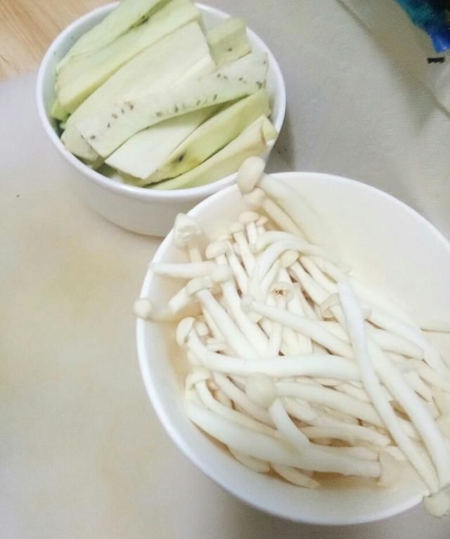 茄子蘑菇怎么做好吃,蘑菇与茄子可以搭配着吃吗图3
