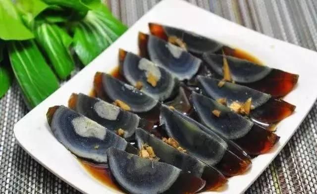 吃皮蛋，到底对身体有益还是有害？现在就告诉你答案，抓紧收藏