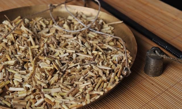 实不相瞒，茅根水具有这4个常见功效，一点也不“逊色”