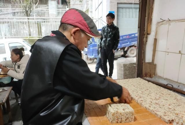 忠县十字街米花糖飘香，留住乡愁记忆