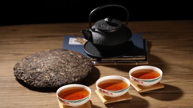 很多人都问普洱茶是喝生茶好还是熟茶好，你知道吗？