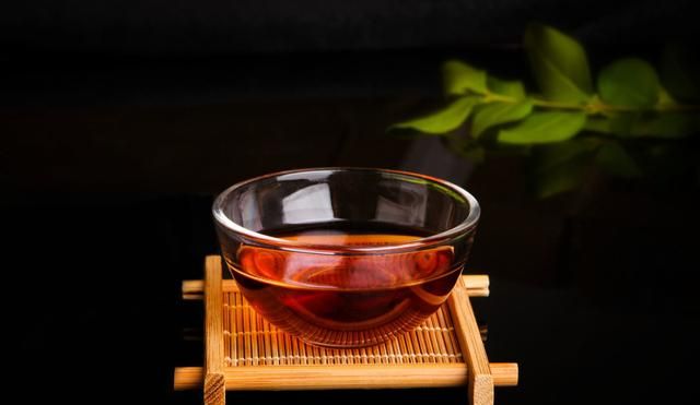 很多人都问普洱茶是喝生茶好还是熟茶好，你知道吗？