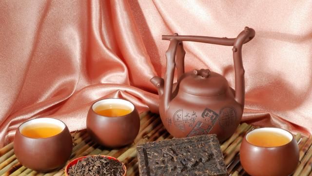 很多人都问普洱茶是喝生茶好还是熟茶好，你知道吗？