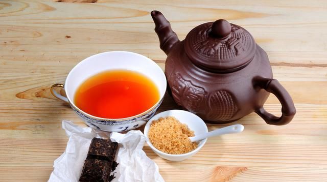 很多人都问普洱茶是喝生茶好还是熟茶好，你知道吗？