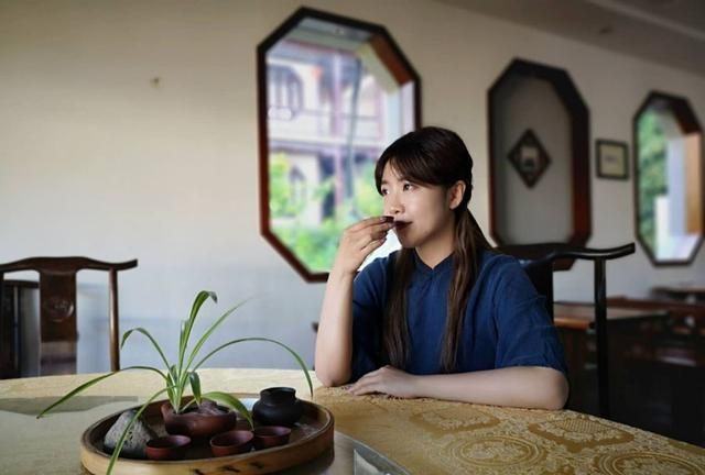 很多人都问普洱茶是喝生茶好还是熟茶好，你知道吗？