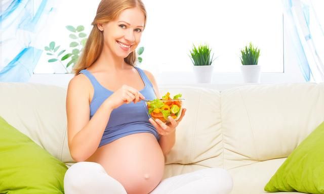 都知道椰汁有益于孕妇，但你知道还会有这12大惊人改变吗？
