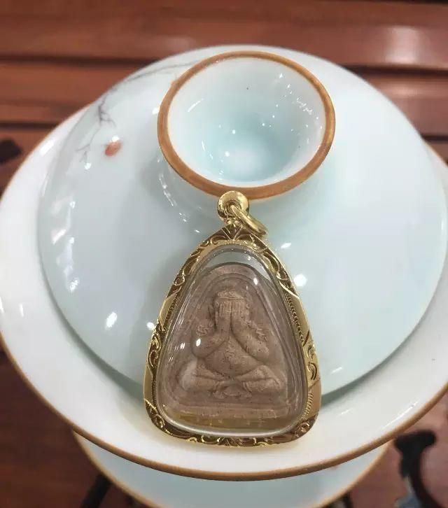 掩面佛（必打佛）的功效，这3种人不适合佩戴掩面佛