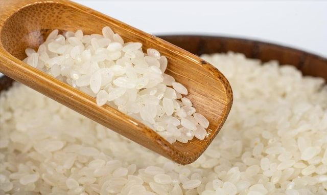 买大米时，先不管贵贱啥牌子，认准米袋这“4行字”，就是好大米