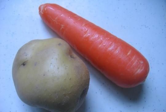 婴儿土豆胡萝卜泥怎么做,胡萝卜和土豆泥辅食做法图1