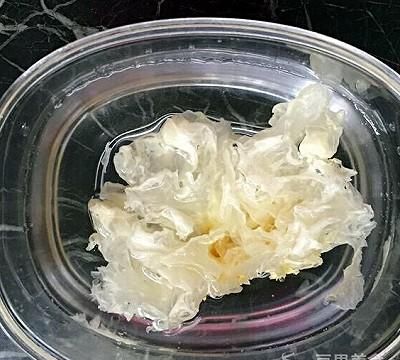 银耳红枣莲子汤的做法