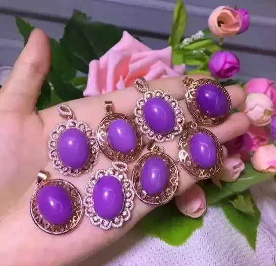 这是一种妖媚宝石——紫云石