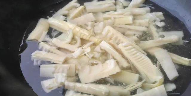 喉咙有痰咳不出，建议多吃3种食物，补气消痰、润肺止咳，气色好