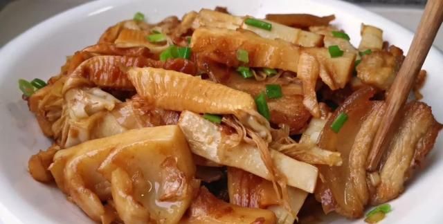 喉咙有痰咳不出，建议多吃3种食物，补气消痰、润肺止咳，气色好
