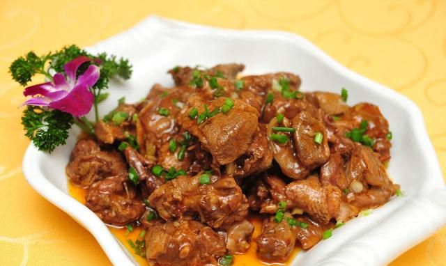 肾虚腰疼、体质虚弱、腹泻乏力，常吃4种肉，滋养脾胃、强健筋骨