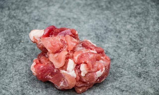 瘦肉精再现！人吃了有6大危害！选羊肉需掌握5字诀，避开瘦肉精