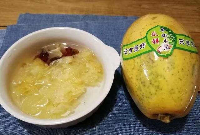 桃胶银耳牛奶炖，每周喝一碗皮肤水润润！过了30岁的女人要多吃！