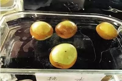 五分钟青枣就变红 商贩称现在泡枣流行用甜蜜素