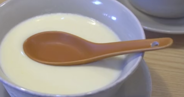 姜汁和牛奶的神奇结合——养颜美容的姜撞奶