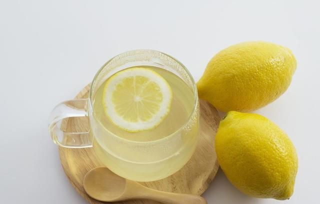 常喝柠檬水有什么好处？