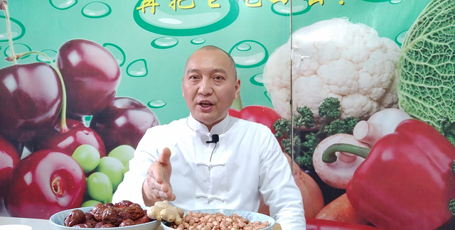 女人手脚冰冷气色差，乡下郎中教我一方法，花生加生姜煮水，真赞