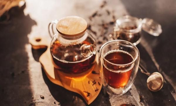 长期喝白开水和长期喝茶，哪个更健康？