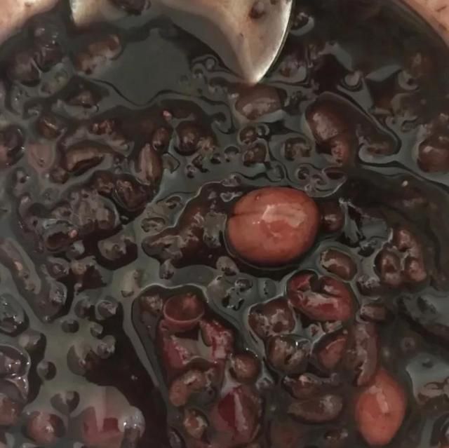 红豆黑米粥，男女老少通补阴阳的靓粥