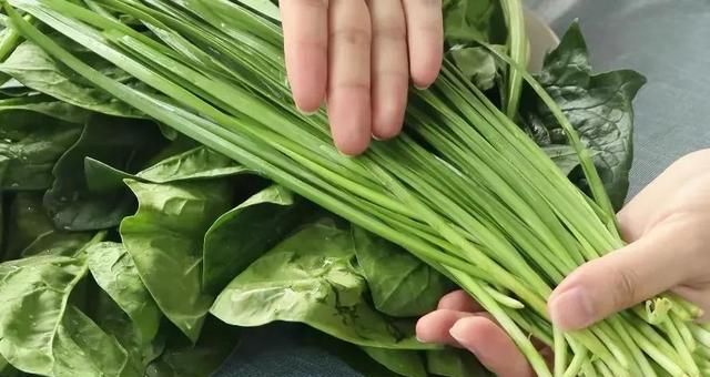 爱吃菠菜的人要注意，不要和这四种食材一起吃，否则容易吃坏肚子