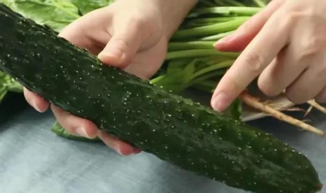 爱吃菠菜的人要注意，不要和这四种食材一起吃，否则容易吃坏肚子