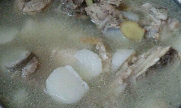 排骨山药汤的做法步骤图1