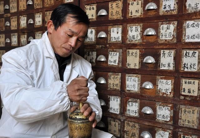 肚子有蛔虫怎么办？那就用这两味中药来解决